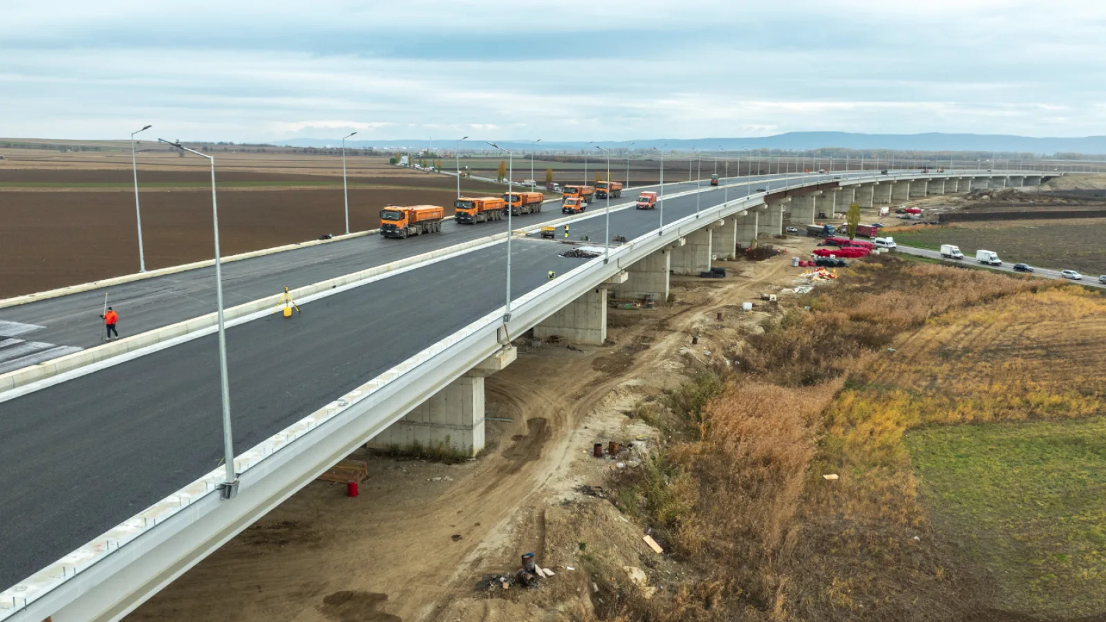 Lucrări pe Autostrada A7 Bacău–Pașcani, pe loturile vizate pentru deschidere în 2026. Sursa: Casian Mitu (Inquam Photos)